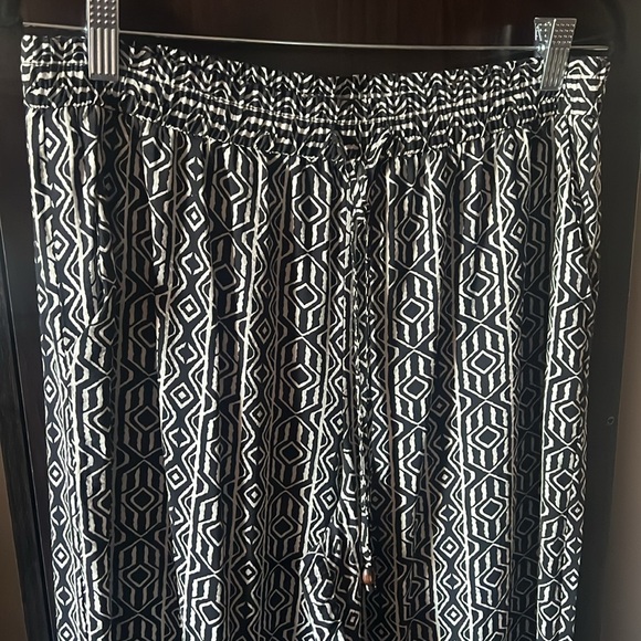 ZARA // Black and White Geometric Wide Leg Pants - Picture 6 of 6